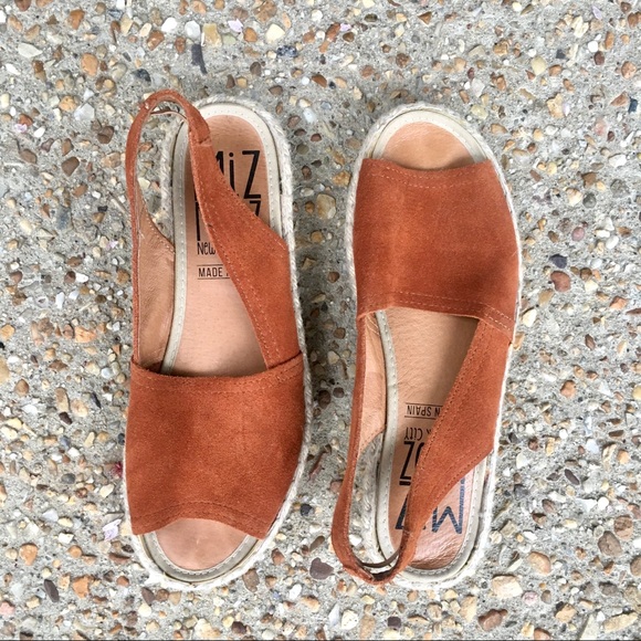 where are miz mooz shoes made